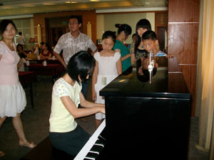 潍坊举行雅马哈钢琴展示会 