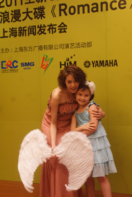Olivia Ong新专辑上海发布会在雅马哈Egg Hall举办 