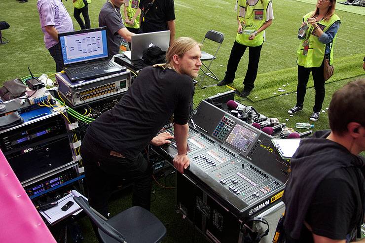 2012 UEFA 欧洲杯足球赛——数字调音台CL5与M7CL全程参与所有8个场馆的现场混音以及转播工作